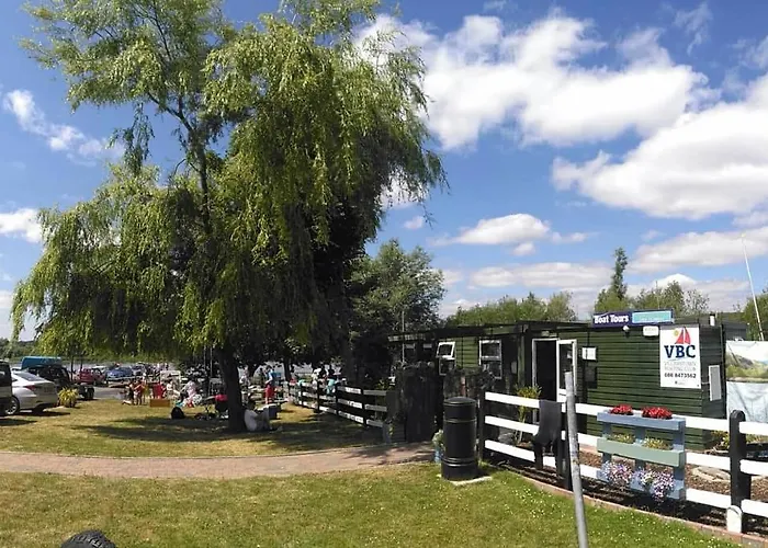 Blackwater Eco Pods Lodge *